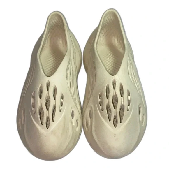 Yeezy Adidas Foam Runner Clogs in Cream Men’s Size 13 Sandals Streetwear Shoes - Picture 1 of 5